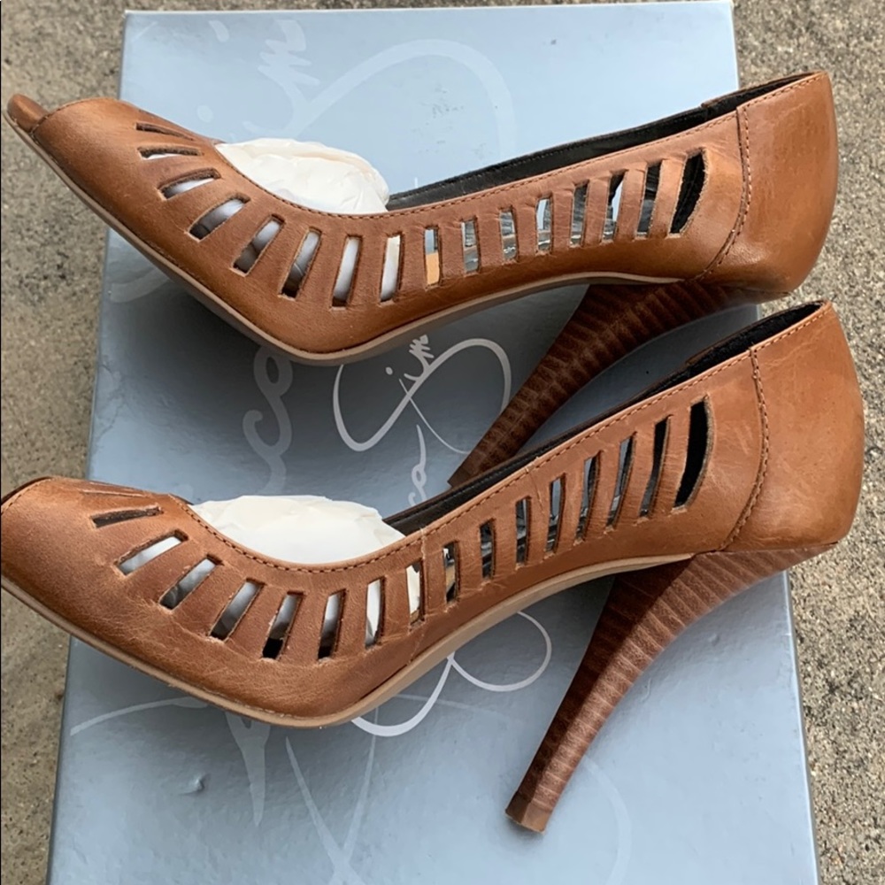 Jessica Simpson Brown Peep toe pump